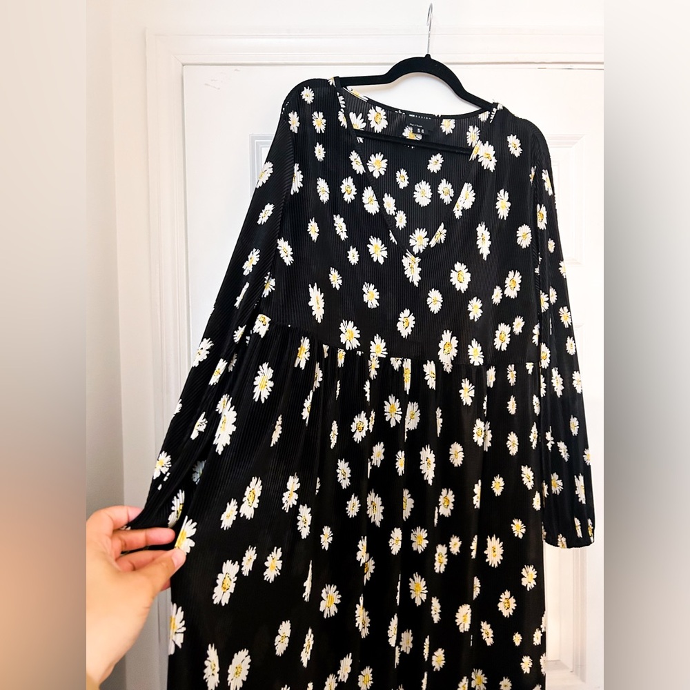 Long sleeve daisy print dress